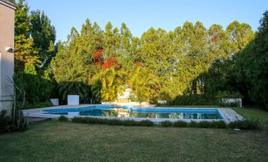 SE VENDE QUINCHO EN CLUB DE CAMPO LA RURAL RQTA.