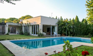 SE VENDE QUINCHO EN CLUB DE CAMPO LA RURAL RQTA.