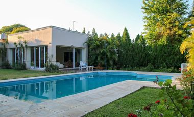 SE VENDE QUINCHO EN CLUB DE CAMPO LA RURAL RQTA.