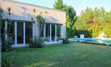 SE VENDE QUINCHO EN CLUB DE CAMPO LA RURAL RQTA.
