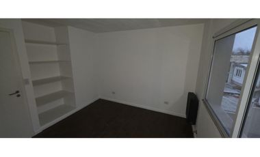 Alquiler 24 meses depto en duplex de 3 amb con cochera.