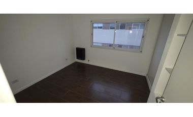 Alquiler 24 meses depto en duplex de 3 amb con cochera.