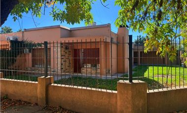 CASA EN ESQUINA CON POTENCIAL COMERCIAL