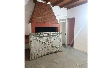 CASA EN ESQUINA CON POTENCIAL COMERCIAL