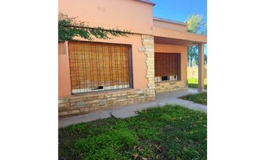 CASA EN ESQUINA CON POTENCIAL COMERCIAL
