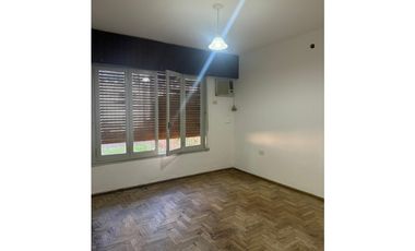 CASA EN ESQUINA CON POTENCIAL COMERCIAL