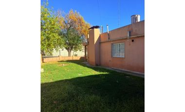 CASA EN ESQUINA CON POTENCIAL COMERCIAL
