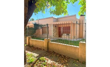 CASA EN ESQUINA CON POTENCIAL COMERCIAL