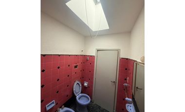 CASA EN ESQUINA CON POTENCIAL COMERCIAL