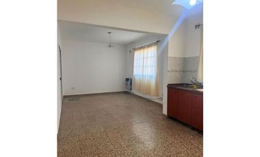 CASA EN ESQUINA CON POTENCIAL COMERCIAL