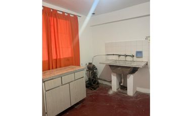 CASA EN ESQUINA CON POTENCIAL COMERCIAL