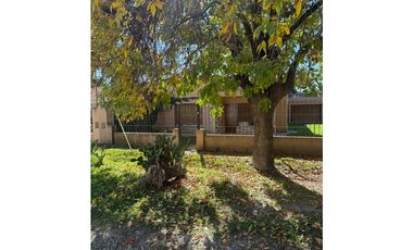 CASA EN ESQUINA CON POTENCIAL COMERCIAL
