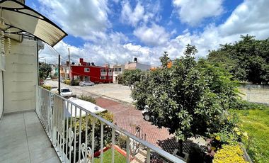 *CASA  EN COND. JANITZIO CON SEGURIDAD, A 10 MIN DEL CENTRO DE CUERNAVACA Y A 2 MIN DE LA DESV. DE LA AUT *