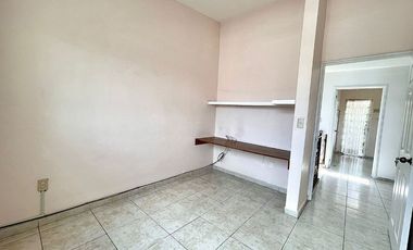 *CASA  EN COND. JANITZIO CON SEGURIDAD, A 10 MIN DEL CENTRO DE CUERNAVACA Y A 2 MIN DE LA DESV. DE LA AUT *