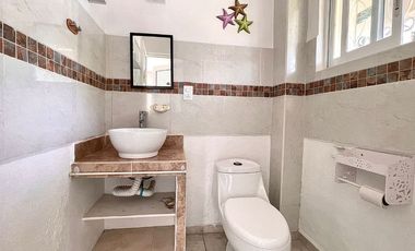 *CASA  EN COND. JANITZIO CON SEGURIDAD, A 10 MIN DEL CENTRO DE CUERNAVACA Y A 2 MIN DE LA DESV. DE LA AUT *