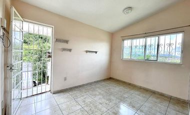 *CASA  EN COND. JANITZIO CON SEGURIDAD, A 10 MIN DEL CENTRO DE CUERNAVACA Y A 2 MIN DE LA DESV. DE LA AUT *