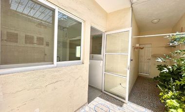 *CASA  EN COND. JANITZIO CON SEGURIDAD, A 10 MIN DEL CENTRO DE CUERNAVACA Y A 2 MIN DE LA DESV. DE LA AUT *