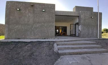 CASA DE CATEGORIA C/PILETA. LOTEO SEMI PRIV.POCITO