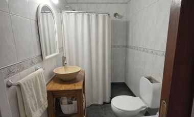 Venta Casa Lanús 3 ambientes Jardín  Parrilla Qcho