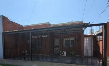 Venta Casa Lanús 3 ambientes Jardín  Parrilla Qcho