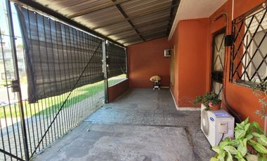 Venta Casa Lanús 3 ambientes Jardín  Parrilla Qcho