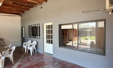 Venta Casa Lanús 3 ambientes Jardín  Parrilla Qcho