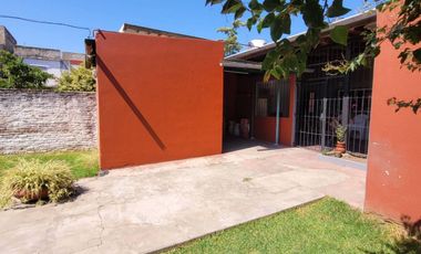 Venta Casa Lanús 3 ambientes Jardín  Parrilla Qcho
