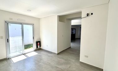 Casa 4 Amb. Reciclada - S.A de Areco-Apto crédito