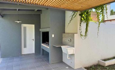 Casa 4 Amb. Reciclada - S.A de Areco-Apto crédito