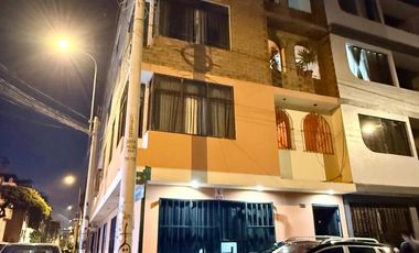 Alquilo minidpto de ESTRENO en 4to piso en urb. Honor y Lealtad.