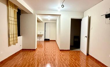 Alquilo minidpto de ESTRENO en 4to piso en urb. Honor y Lealtad.