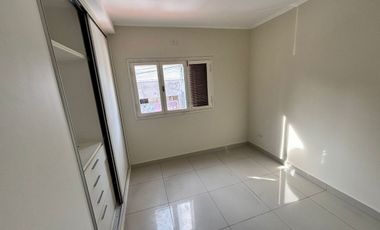 Dúplex con cochera en venta – Zazpe y Cruz Roja