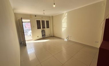 Dúplex con cochera en venta – Zazpe y Cruz Roja