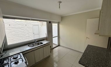 Dúplex con cochera en venta – Zazpe y Cruz Roja