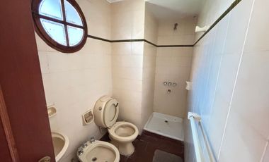 Casa en el centro: 4 dormitorios pileta y quincho