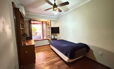 Casa en el centro: 4 dormitorios pileta y quincho