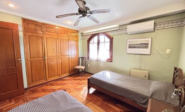 Casa en el centro: 4 dormitorios pileta y quincho