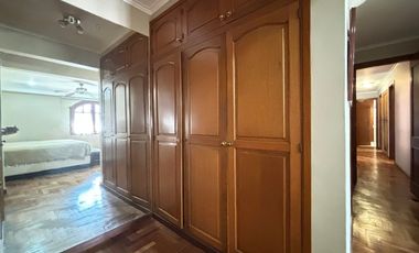 Casa en el centro: 4 dormitorios pileta y quincho