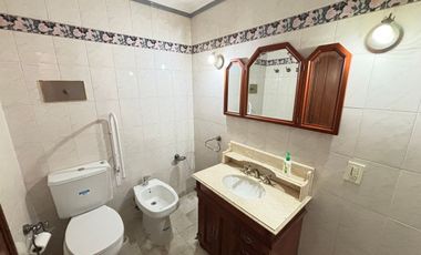 Casa en el centro: 4 dormitorios pileta y quincho