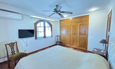 Casa en el centro: 4 dormitorios pileta y quincho
