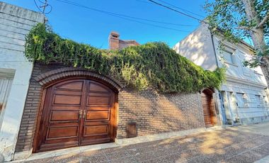 Casa en el centro: 4 dormitorios pileta y quincho