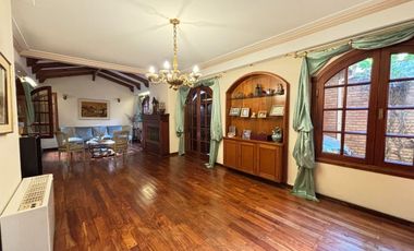 Casa en el centro: 4 dormitorios pileta y quincho