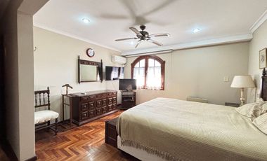 Casa en el centro: 4 dormitorios pileta y quincho