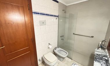 Casa en el centro: 4 dormitorios pileta y quincho