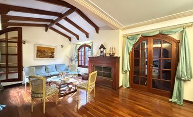 Casa en el centro: 4 dormitorios pileta y quincho