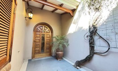 Casa en el centro: 4 dormitorios pileta y quincho
