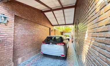 Casa en el centro: 4 dormitorios pileta y quincho