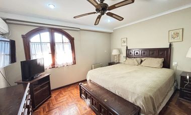 Casa en el centro: 4 dormitorios pileta y quincho