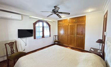 Casa en el centro: 4 dormitorios pileta y quincho