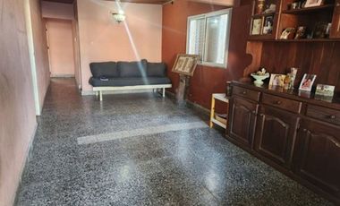 AMPLIA CASA INTERNA A REFACCION EN GUADALUPE.